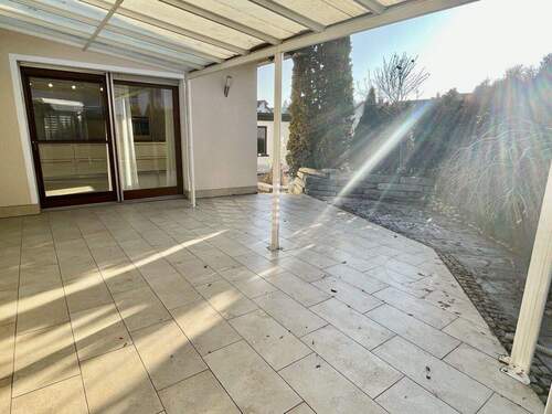 Blick von der Terrasse Richtung Garten - 