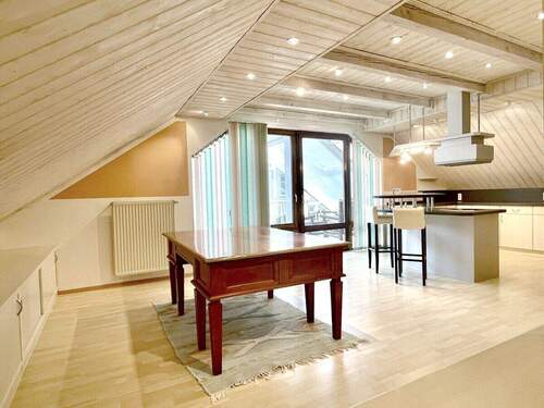 ...offenem Wohn-/Esszimmer - 