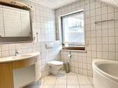 Bad Obergeschoss - mit Wanne - 