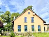 Ansicht - Modernes Einfamilienhaus auf großem Grundstück