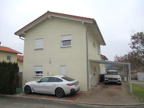 Blick von Osten mit Eingangsbereich - 