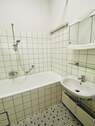 kleines Bad mit Badewanne - 