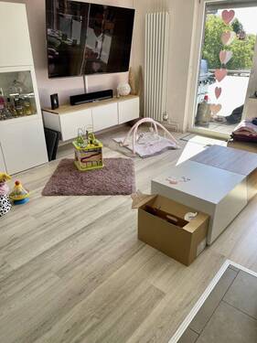 Wohnzimmer mit Südbalkon - 