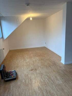 Wohnzimmer - 3 Zimmer Etagenwohnung zur Miete in Köln