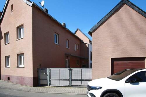 In Beuerbach! - 4 Zimmer Bauernhaus, Landhaus zum Kaufen in Hünstetten