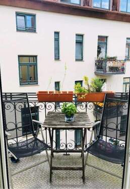 Balkon zum Hinterhof - Attraktive Altbauwohnung in bester Zentrumslage