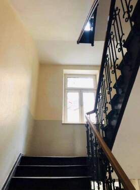Schönes altes Treppenhaus - Etagenwohnung mit 87,00 m&sup2; in München zum Kaufen