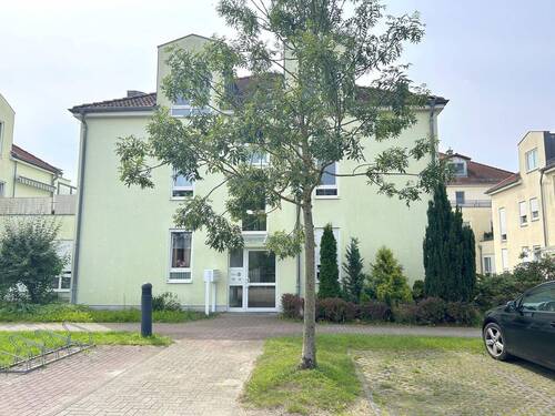 Straßenansicht - Charmante 2-Zi.-Eigentumswohnung - Bezugsfrei in Eggersdorf