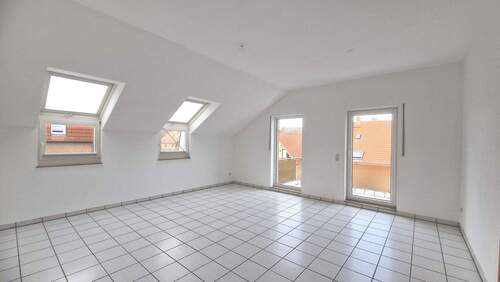 Wohnzimmer - 3 Zimmer Etagenwohnung zum Kaufen in Mönchengladbach