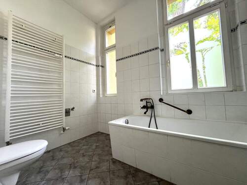 Badezimmer - Etagenwohnung mit 118,00 m&sup2; in Markkleeberg zum Kaufen