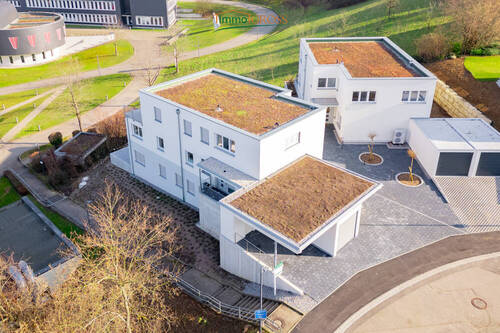 Westseite des Hauses mit dem Eingangsbereich - 