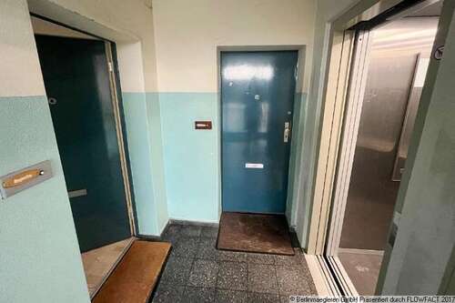 Wohnungseingang links, Aufz... - 