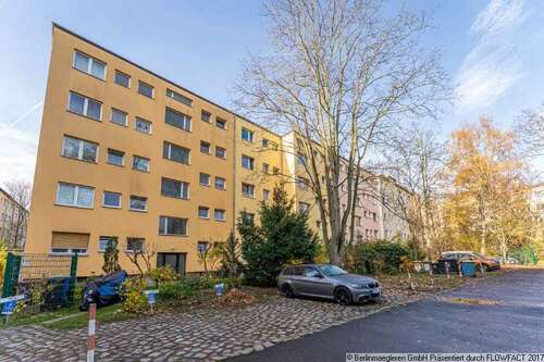 Parkplätze auf dem Hof - 