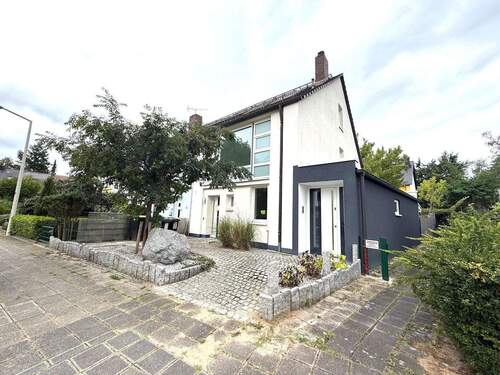 Aussenansicht - Schönes, großes Reihenendhaus inkl. Garten und Garage * in Nürnberg