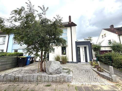 Aussenansicht - 7 Zimmer Einfamilienhaus zum Kaufen in Nürnberg