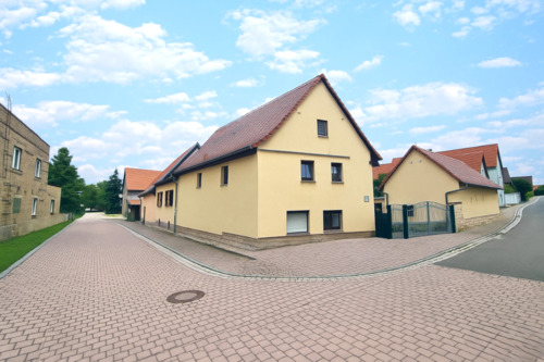 Bild 1 - Charmantes Einfamilienhaus mit Garage