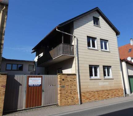 Außenansicht Vorderhaus - 9 Zimmer Mehrfamilienhaus, Wohnhaus zum Kaufen in Herxheim am Berg