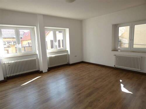 Wohnzimmer Erdgeschoß - Mehrfamilienhaus, Wohnhaus mit 244,00 m&sup2; in Herxheim am Berg zum Kaufen