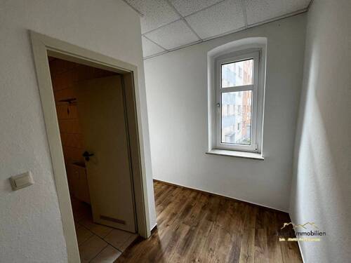 Flur - Etagenwohnung mit 65,00 m&sup2; in Bitterfeld-Wolfen zur Miete