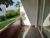 Balkon (Südausrichtung) - Frisch renovierte 1-Zimmer-Wohnung mit Balkon und Stellplatz - bezugsfertig