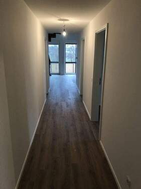 Flur - Etagenwohnung mit 102,00 m² in Erlangen zur Miete