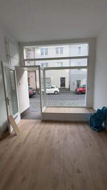 Entrée - Blick zur Eingangstüre - Duisburg-City - Büroräume auf der Wittekindstraße 43 Ecke Fürstenstraße 1 zu vermieten !!!