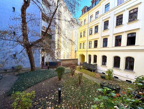 Blick in den Innenhof - 3 Zimmer Etagenwohnung zum Kaufen in Leipzig