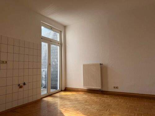 Küche mit Balkonzugang - 