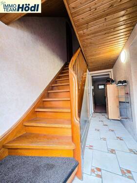 Eingangsbereich - 9 Zimmer Einfamilienhaus zum Kaufen in Reutlingen