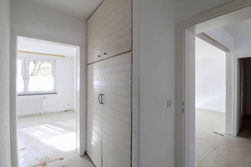 Flur mit Einbauschrank - 