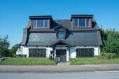 Hausansicht - Traumhaftes Einfamilienhaus mit 3 Einliegerwohnungen, Kamin und Sauna