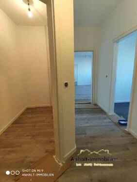 Flur - 2 Zimmer Etagenwohnung in Bitterfeld