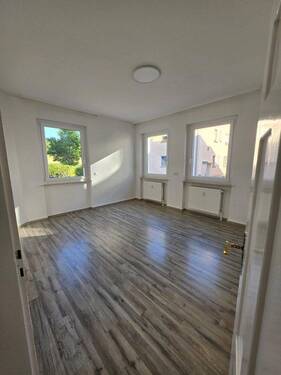 Wohnzimmer 1 - Helle 3-Zimmerwohnung in ruhiger Lage. *BODENGLEICHE DUSCHE*