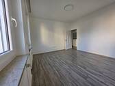 Wohnzimmer 2 - 3 Zimmer Etagenwohnung zur Miete in Hanau