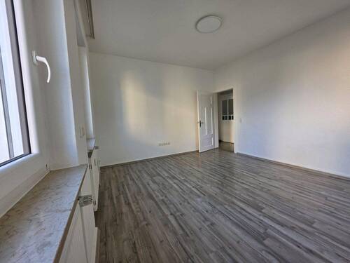 Wohnzimmer 2 - 3 Zimmer Etagenwohnung zur Miete in Hanau
