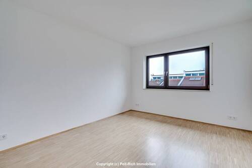 Schlafzimmer OG - Etagenwohnung mit 187,00 m² in Karlsruhe zur Miete