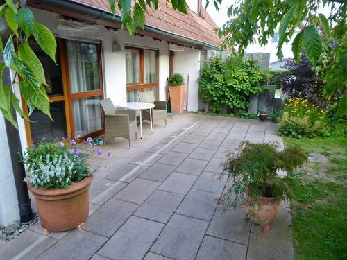 Garten mit schöner Terrasse - 4 Zimmer Mehrfamilienhaus, Wohnhaus in Markdorf