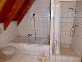 Bad mit Wanne u. Dusche - 