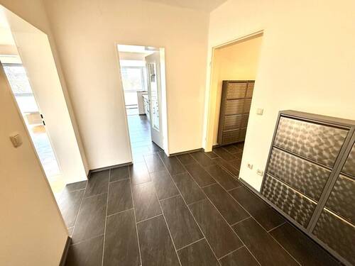 In Ihrer Essdiele gen Wohnzimmer & (Einbau)küche - 