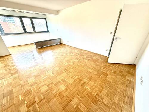 In Ihrem Wohnzimmer mit Wintergarten - 