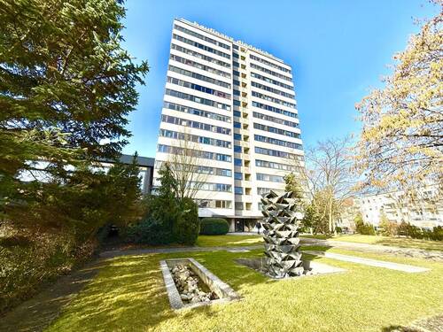 Ihre Wohnanlage von Süd-Osten - Understatement am Stadtpark! Ihre 3,5 Zimmer Wohnung mit Aufzug im Westen!
