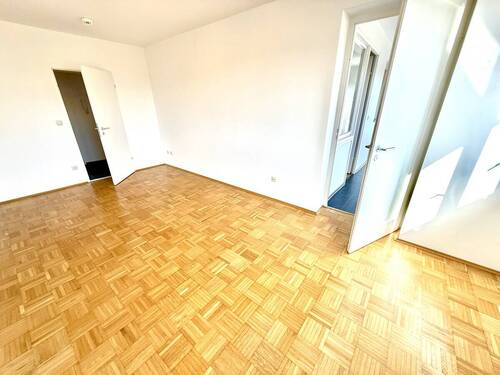 In Ihrem Schlafzimmer gen Loggia - 