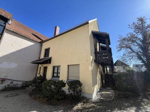 Außenansicht - Die Gelegenheit! 'Charmantes Reihenendhaus mit Terrasse & 2 Balkonen - Zentrale Lage in Schwandorf'