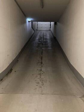 Einfahrt - Garage, Stellplatz in München zum Kaufen