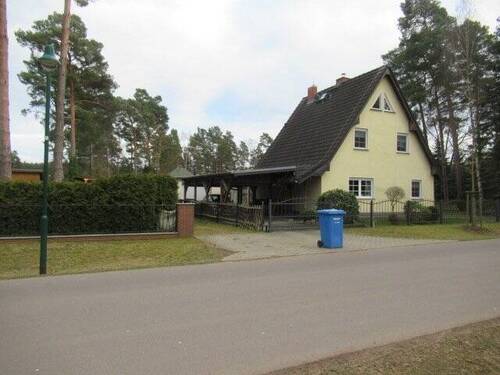 Blick auf die Zufahrt mit Nachbarbebauung - Bauträgerfreies Grundstück in Wandlitz