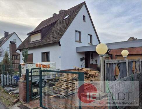 Seitliche Ansicht auf die Garage - 6 Zimmer Einfamilienhaus in Porta Westfalica / Barkhausen