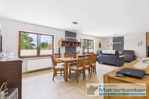 Wohnzimmer Erdgeschoss - Zeitlose Doppelhaushälfte mit lichtdurchflutetem Wohnbereich und massiver Garage