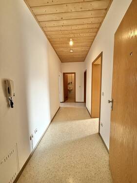 Wohnungseingang - 3 Zimmer Etagenwohnung zur Miete in Thalmassing