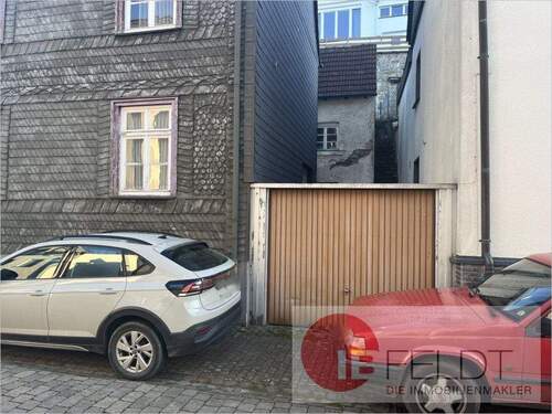 Frontalansicht Garage - 6 Zimmer Einfamilienhaus zum Kaufen in Arnsberg