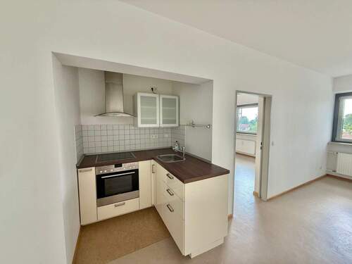 Moderne offene Küche vor Renovierung - 